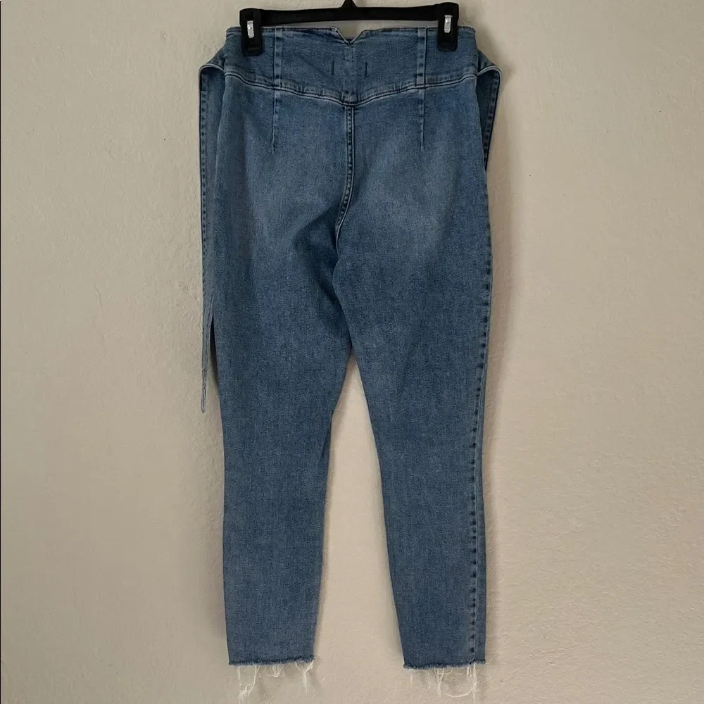 Abercrombie & Fitch  Ultra High-Rise Super Skinny Ankle Jeans in Size 6/ 28